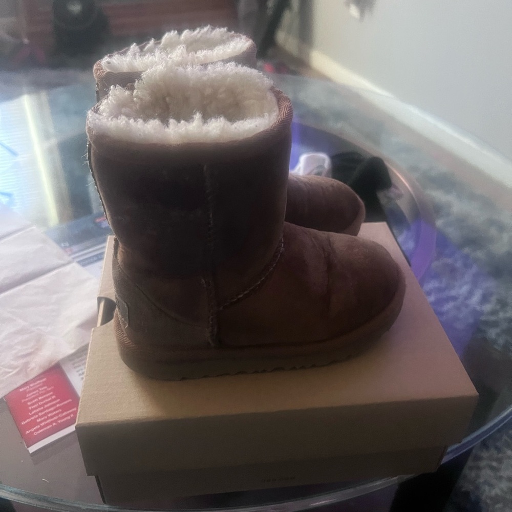 Girls Uggs size 10 toddler